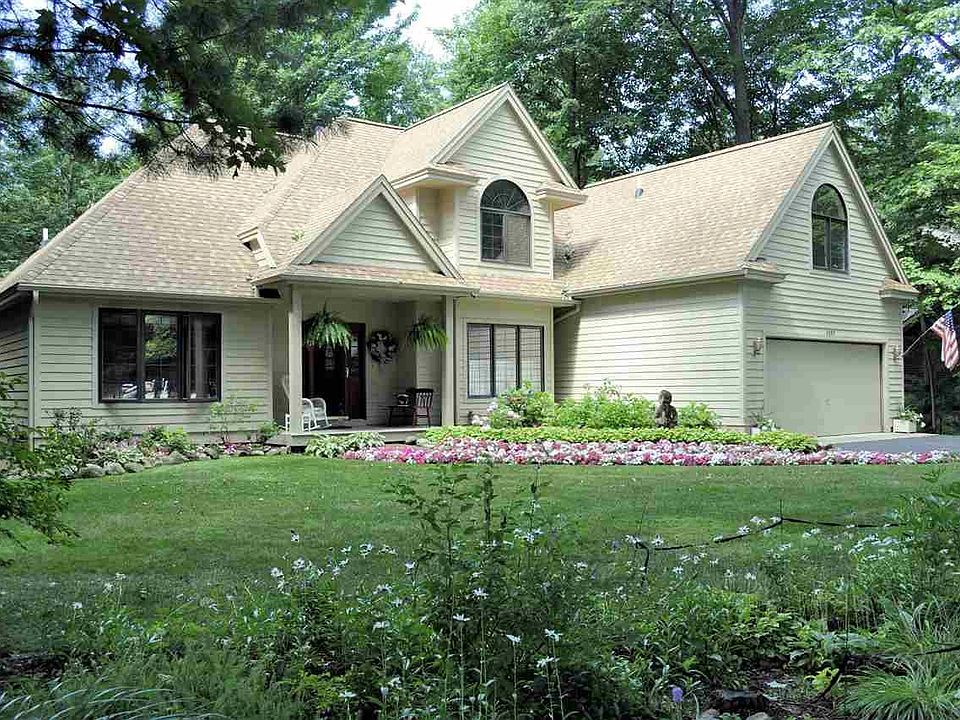 1st image of 3657 Village Circle Dr