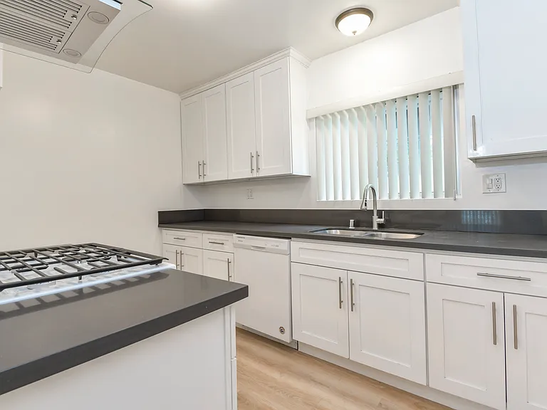 1005 E Doran St #J — Photo 7