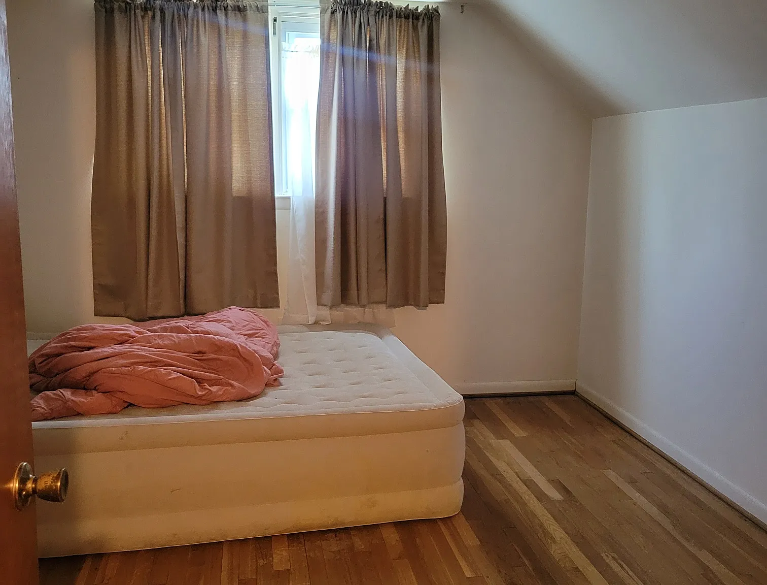 3 bed, 1058 sqft, $1,995 — Photo 4