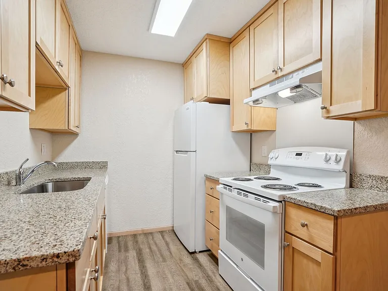 Larpenteur Estates Apartments — Photo 30