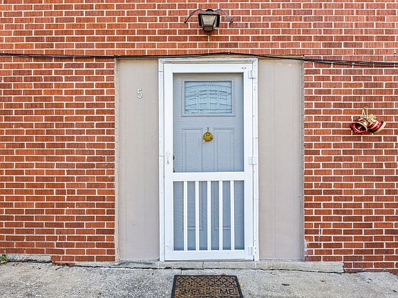 5th image of 443 Edgewood Dr