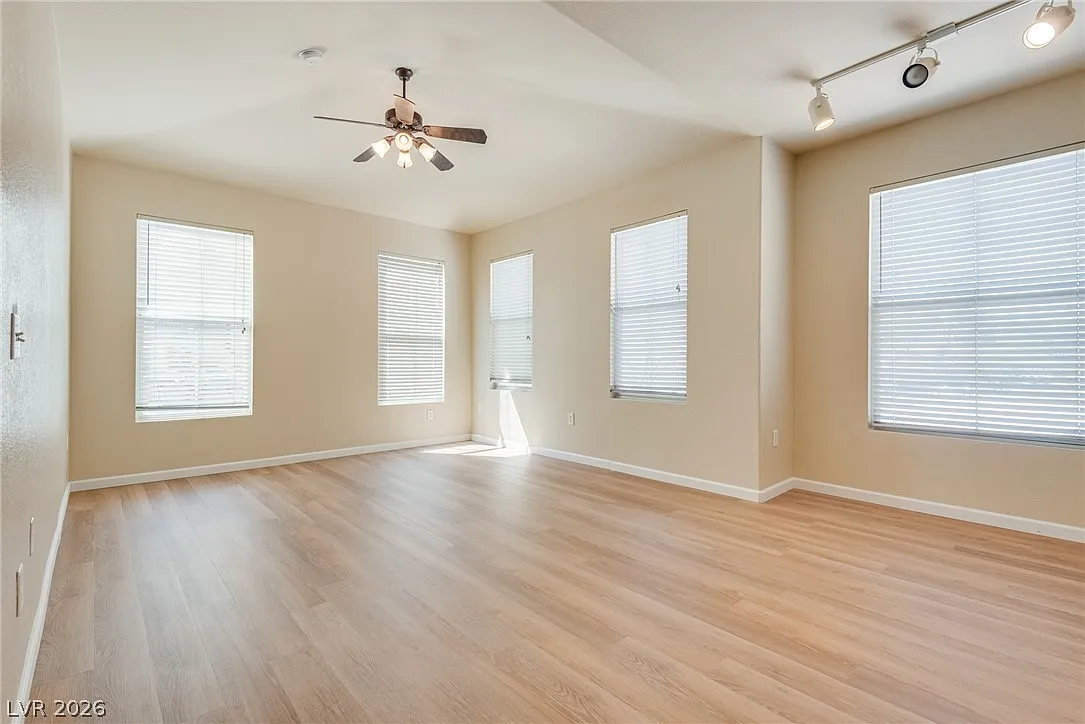 3 bed, 2.0 bath, 1459 sqft, $1,860 — Photo 2