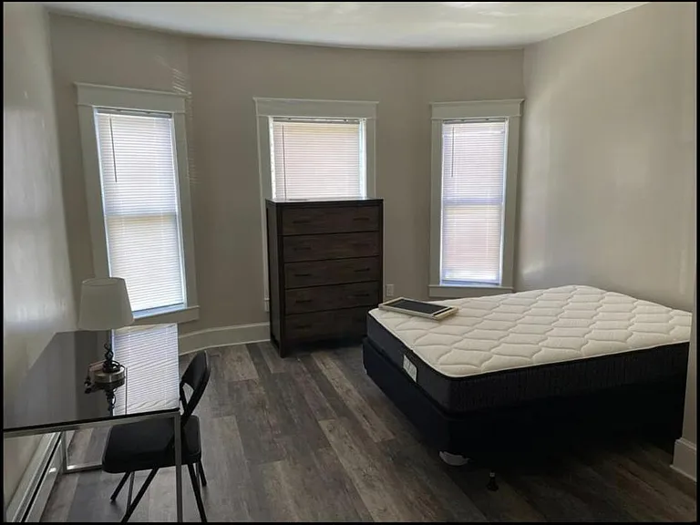 35 Oak St — Photo 10