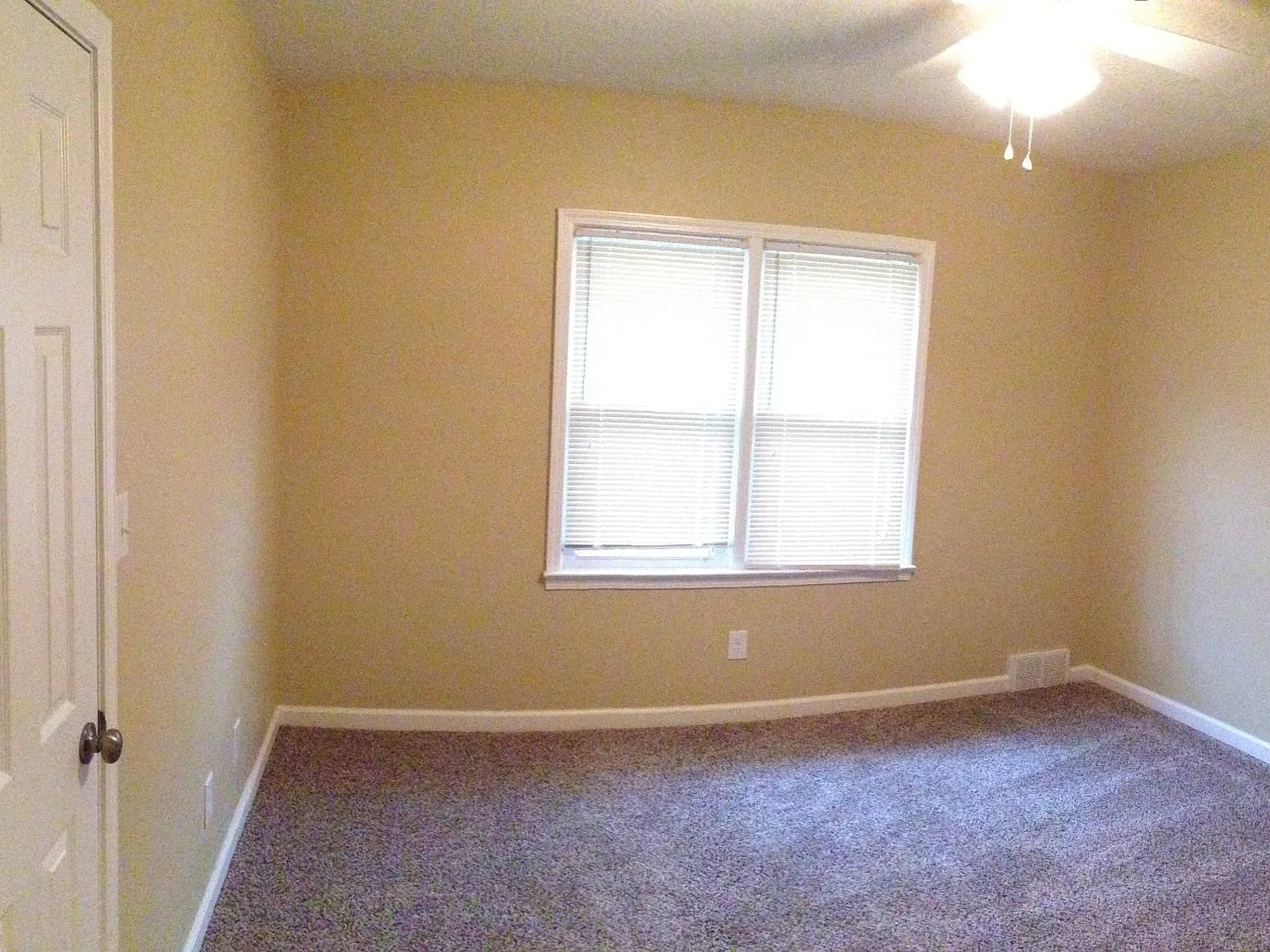 4 bed, 2554 sqft, $1,600 — Photo 4