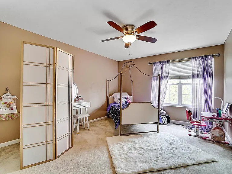 728 Spring Valley Dr — Photo 23