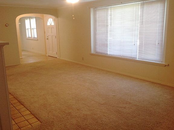 3rd image of 320 Parkside Dr