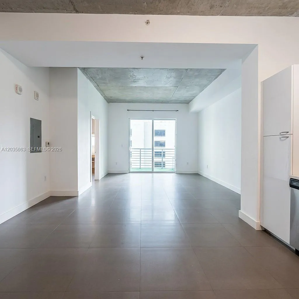 1 bed, 1.0 bath, 738 sqft, $2,280 — Photo 1