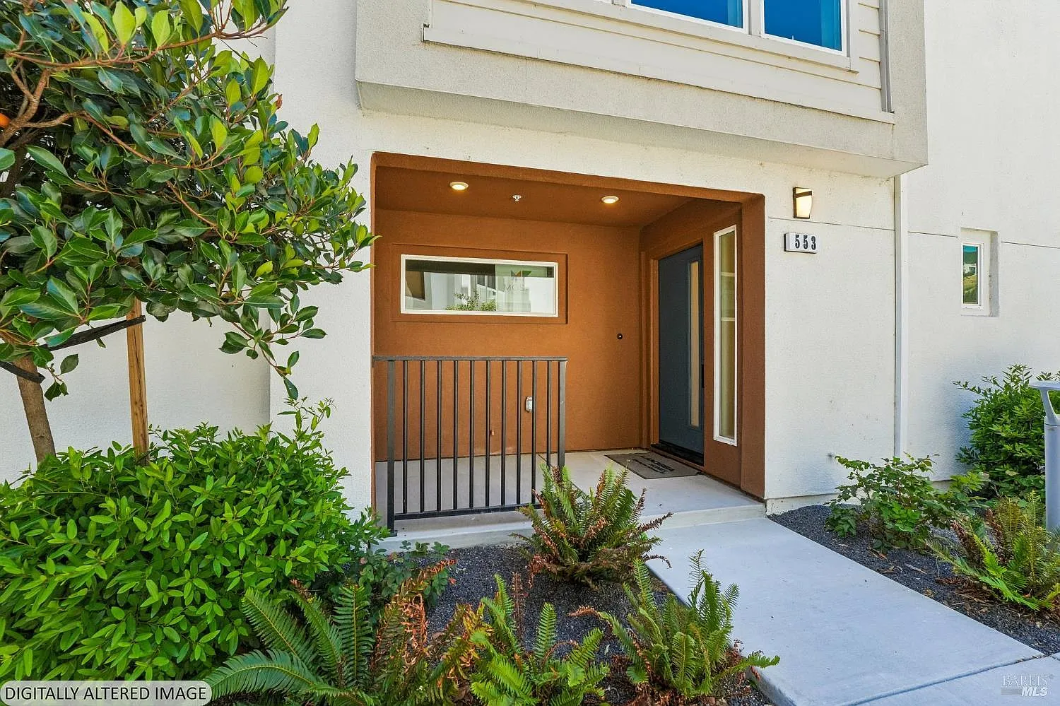 3 bed, 3.0 bath, 1600 sqft, $5,000 — Photo 2
