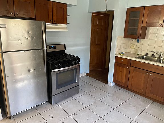 5th image of 1505 Fremont Ave N #N