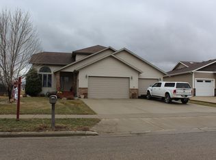 3107 Bay Shore Bnd SE, Mandan, ND 58554