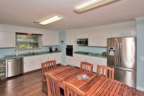 3rd image of 7 Sea Oak Ln