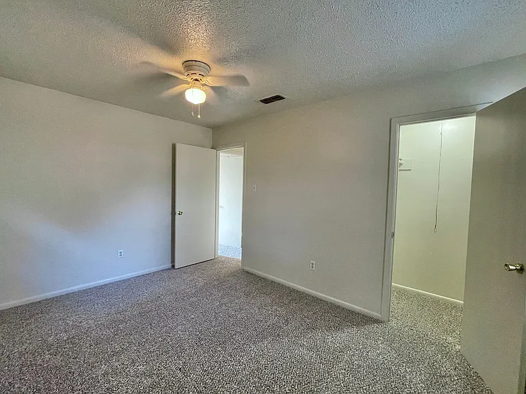 1404 Cross St — Photo 17