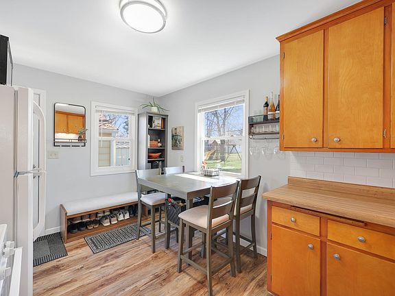 5th image of 150 93rd Ave NE