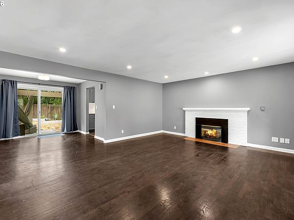 3rd image of 4704 NW Grant St