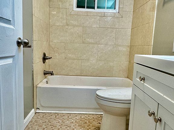 4th image of 669 Queensgate Rd