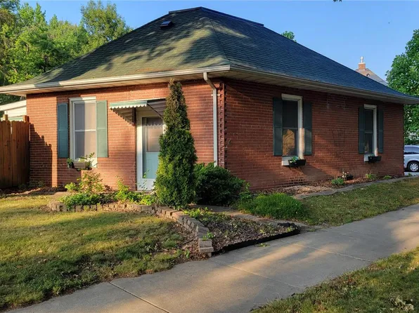 1324 Pine St, Highland, IL 62249