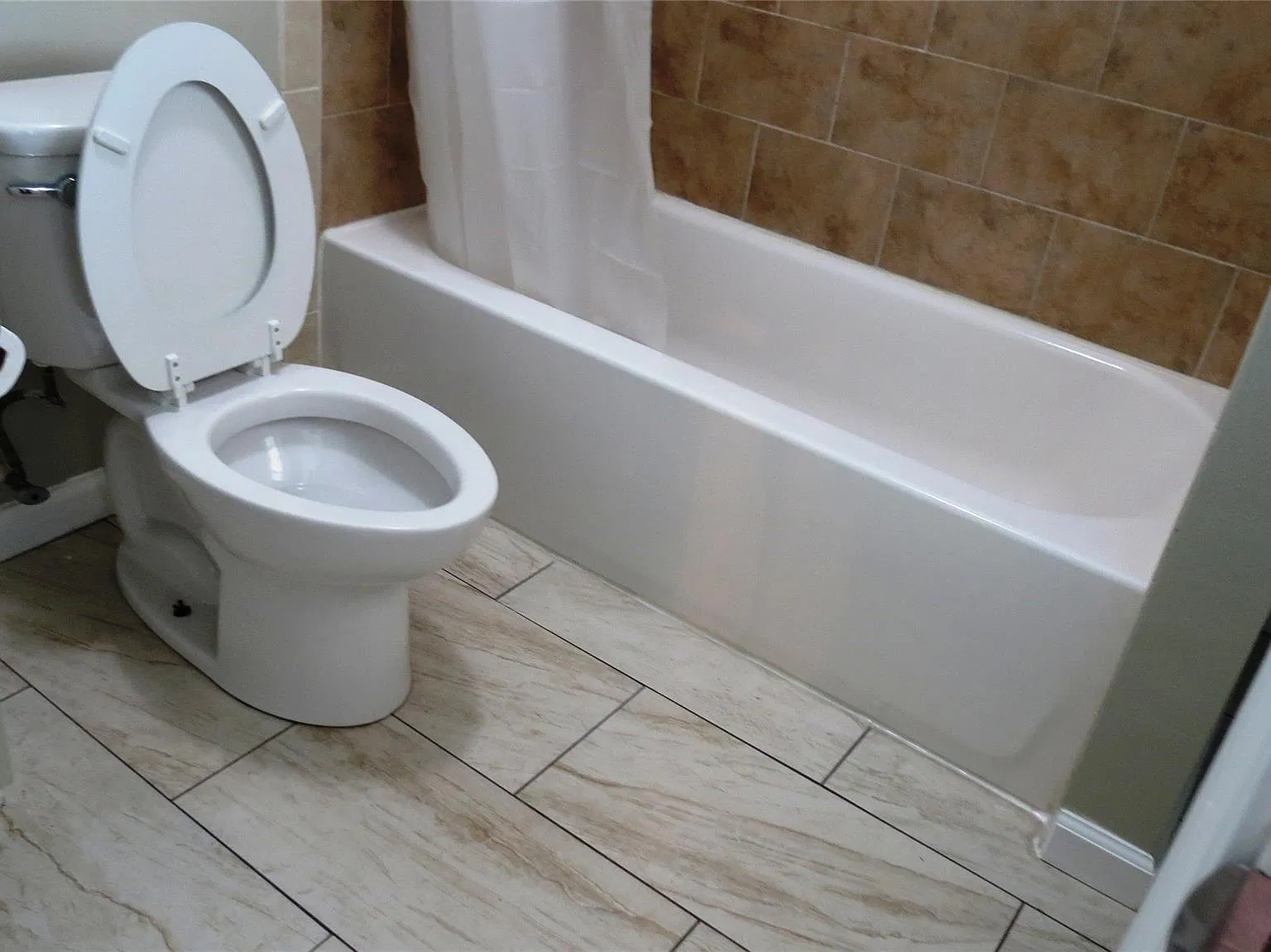 2 bed, 1.0 bath, 3000 sqft, $1,200 — Photo 4