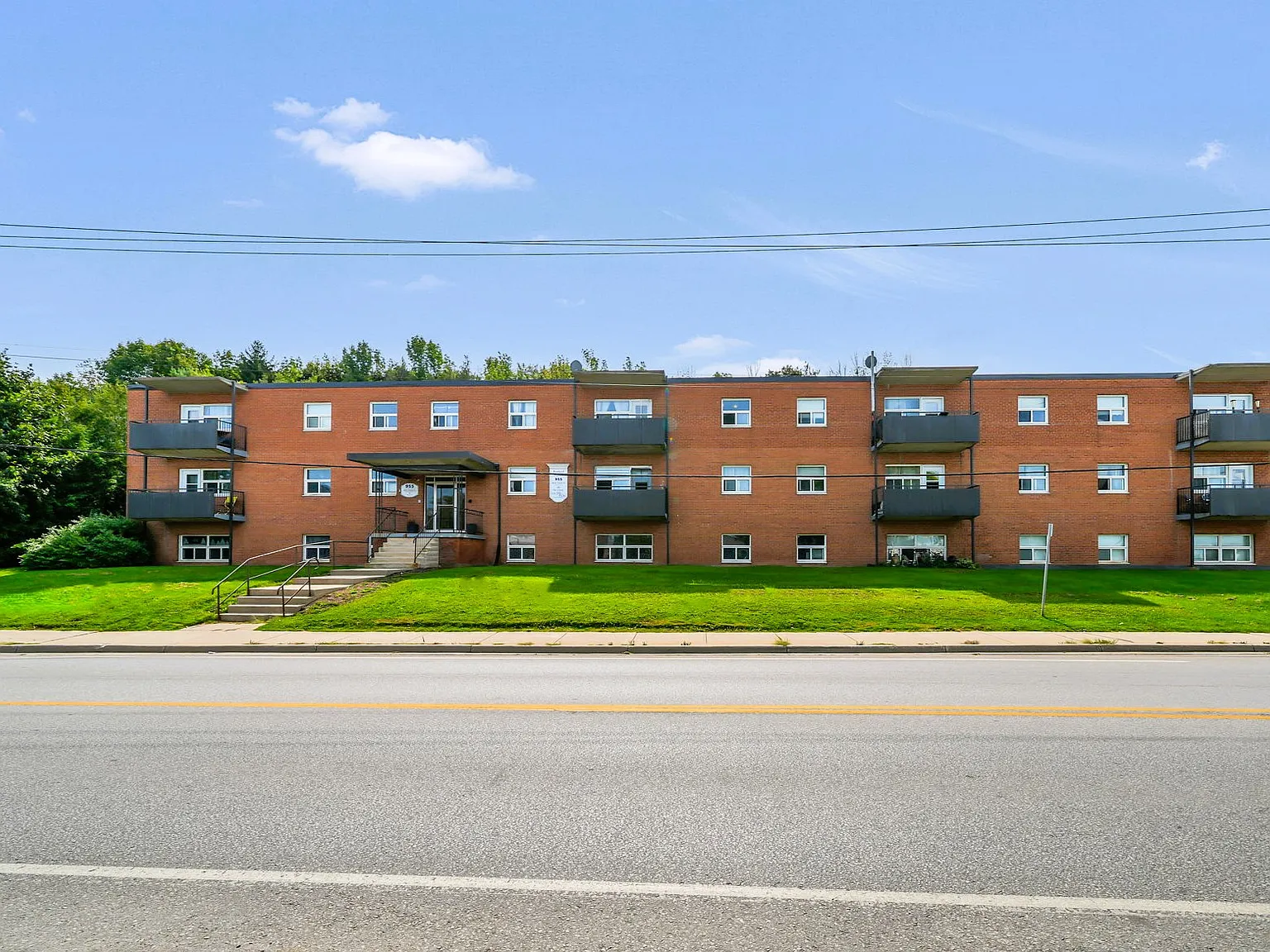 Bayfield Manor Apartments — Photo 1