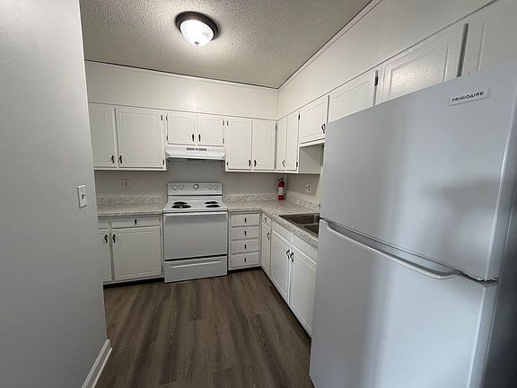 3rd image of 420 Wheatley St APT 22