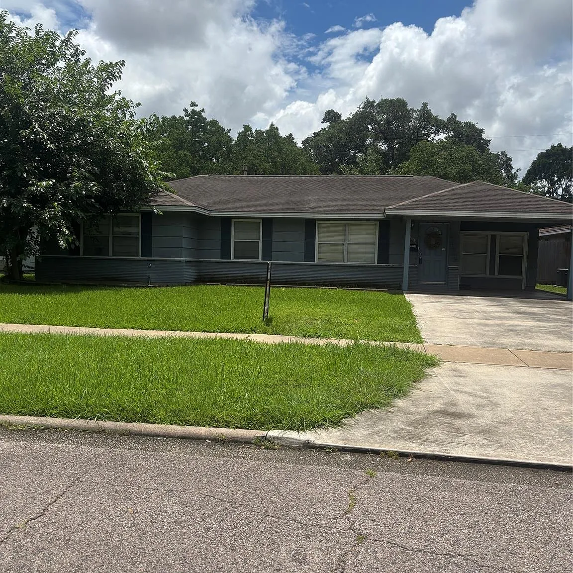 3 bed, 1.5 bath, 1590 sqft, $2,200 — Photo 2