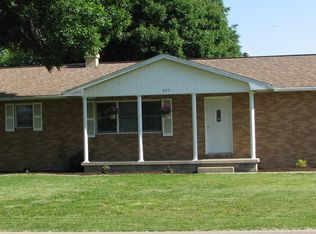 803 E Division St, Altamont, IL 62411