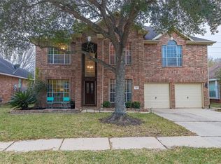 902 Portsmouth Dr, Pearland, TX 77584