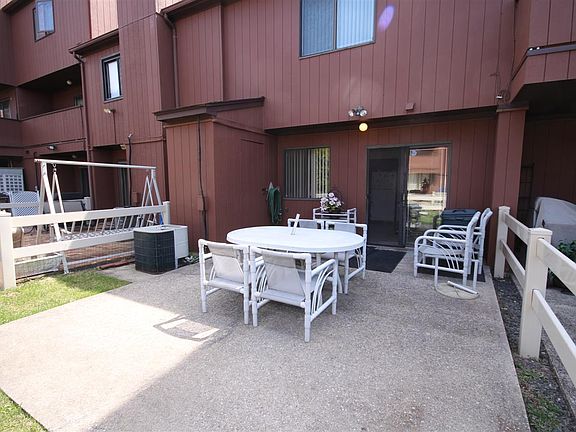 3rd image of 66 Gateway Dr