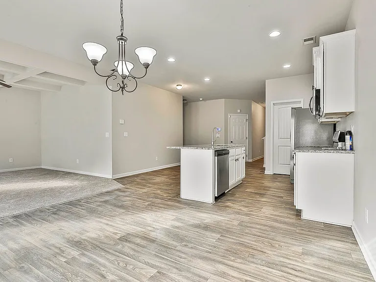 5037 Pioneer Pkwy — Photo 8