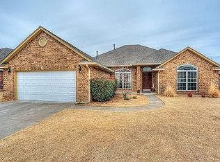 10321 Chancellor Dr, Yukon, OK 73099