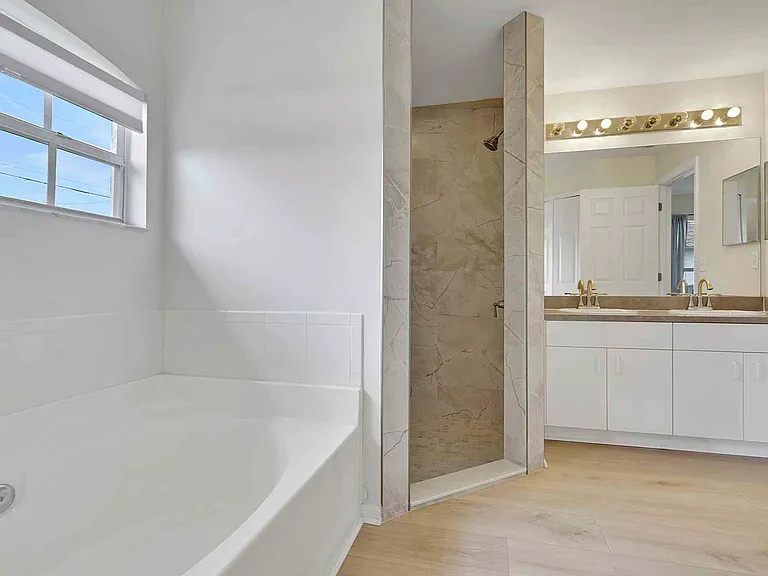 2124 NW 18th Ave — Photo 11