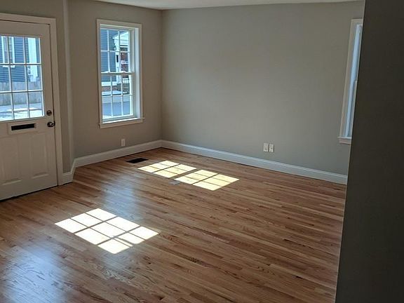 3rd image of 127 Water St