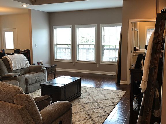 3rd image of 629 Fairfax Ln