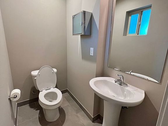 3rd image of 9615 Roosevelt Way NE Unit B