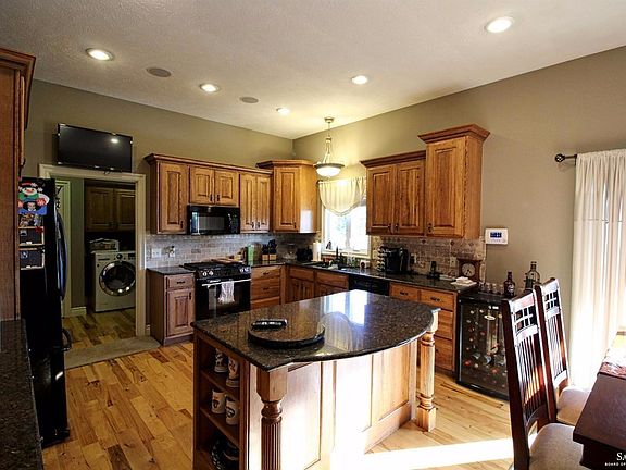 3rd image of 2524 Berwick Cir