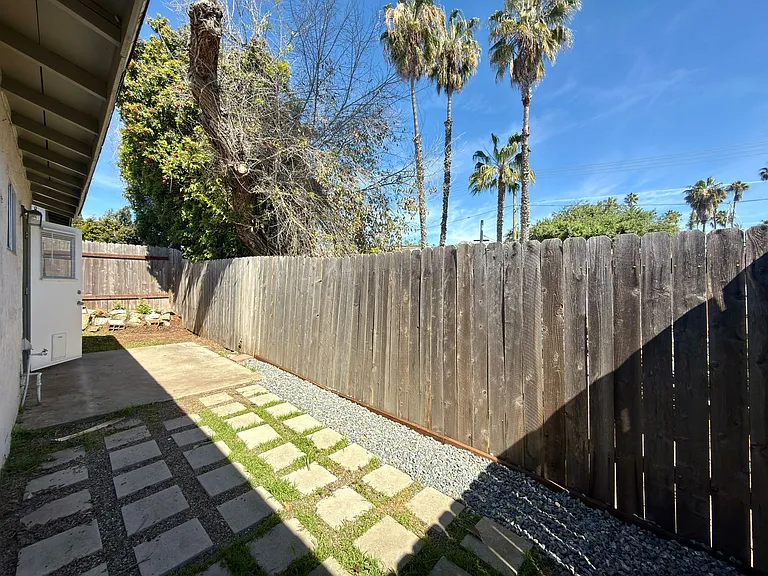 Single Level Cottage Near Downtown! — Photo 9