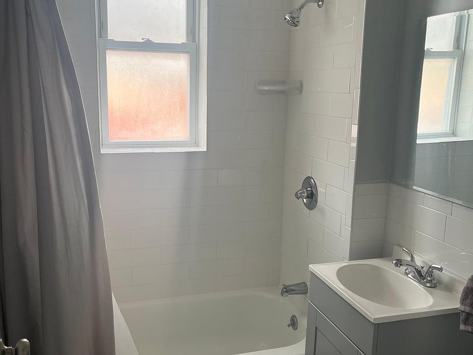 2nd image of 3-138 Franklin St #3