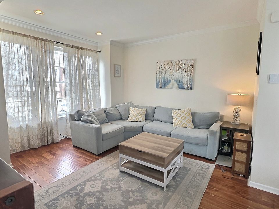 1st image of 525 Kingsley Ct