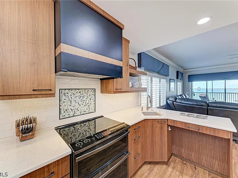 14813 Laguna Dr #401 — Photo 20