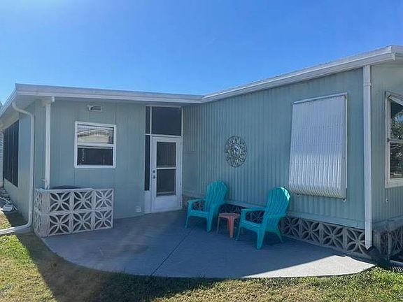 4th image of 16106 Saint Johns Cir