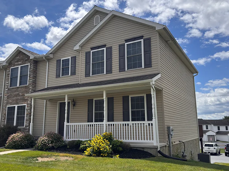 250 Limestone Dr — Photo 2