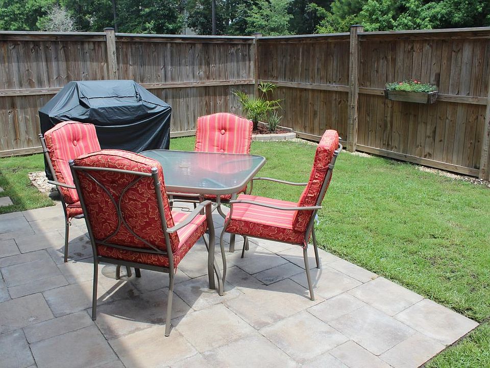 Back Yard - Patio