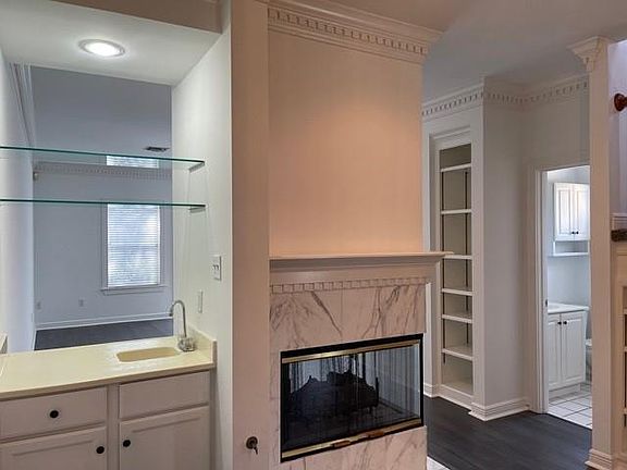 3rd image of 227 Hesper Ave
