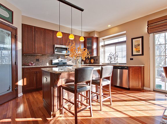 5th image of 2221 Somerset Ln
