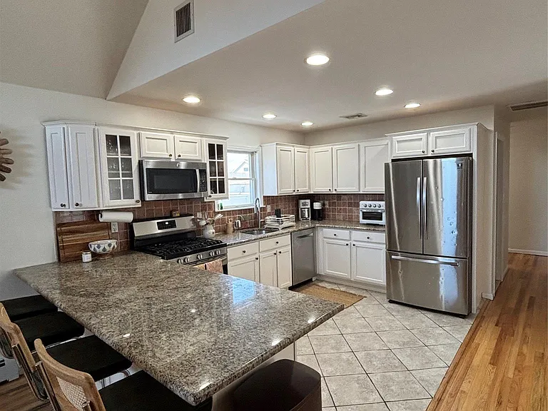 227 W Pine St — Photo 7