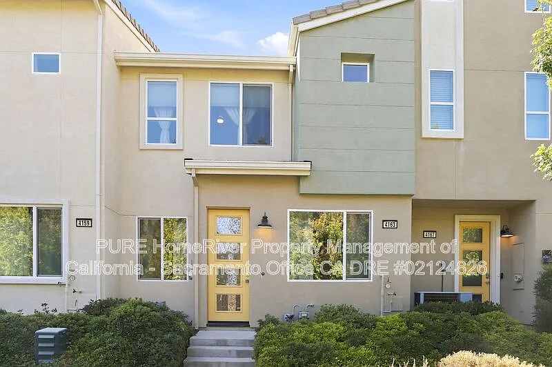 3 bed, 3.0 bath, 1263 sqft, $2,695 — Photo 1