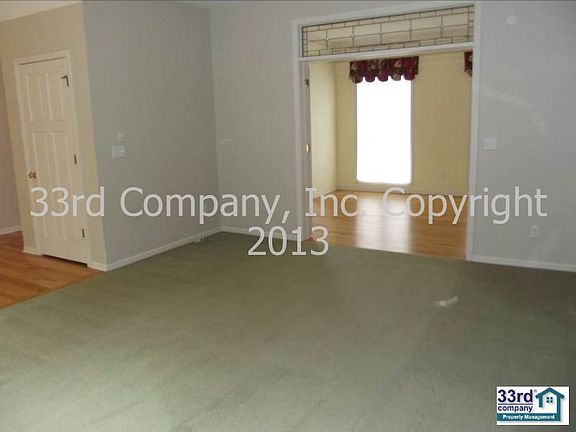 4th image of 2572 Oakridge Ct E