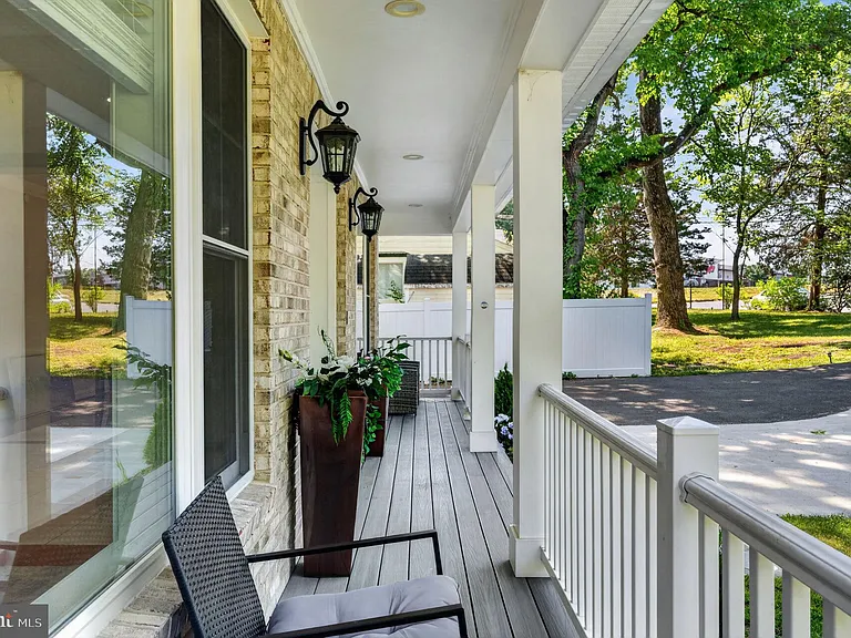 3925 Ashwood Pl — Photo 7