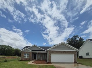 220 Charlotte Cir, Statham, GA