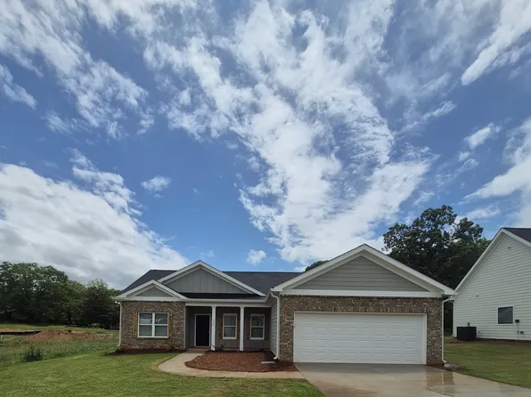 220 Charlotte Cir, Statham, GA 30666