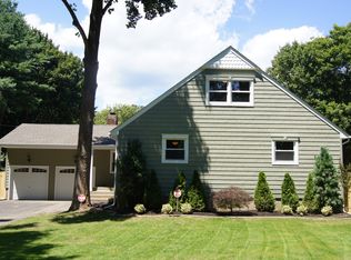 301 Maplewood Rd, Huntington Station, NY 11746